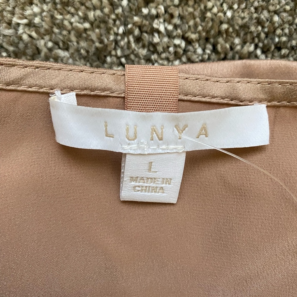 NWOT Lunya washable silk crop tshirt size L - Picture 6 of 10